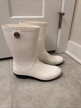 UGG Cream Short Rain Boots with Black Sole